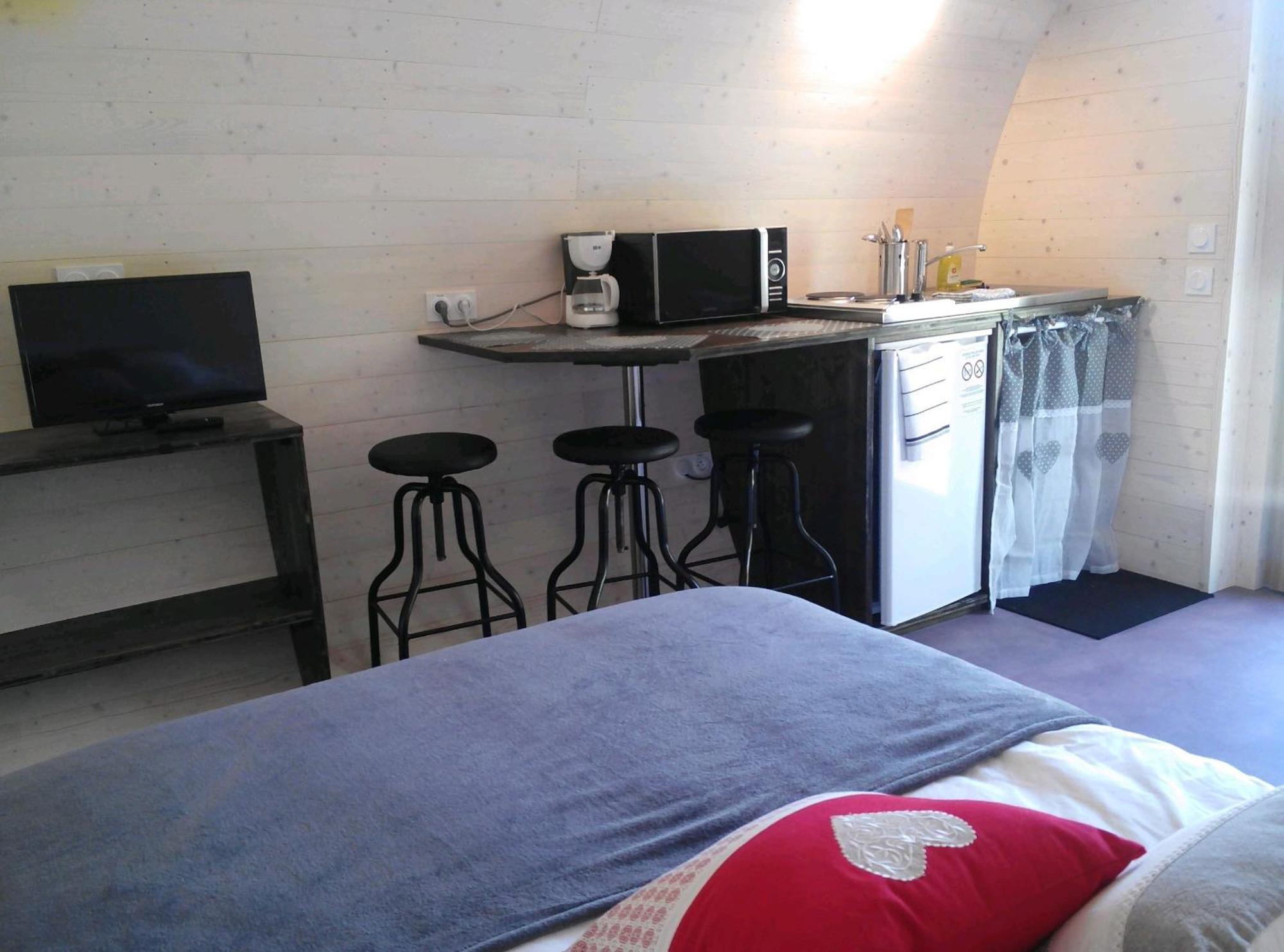 " Village Tonneaux De Tirpoil " Montilliers Zimmer foto