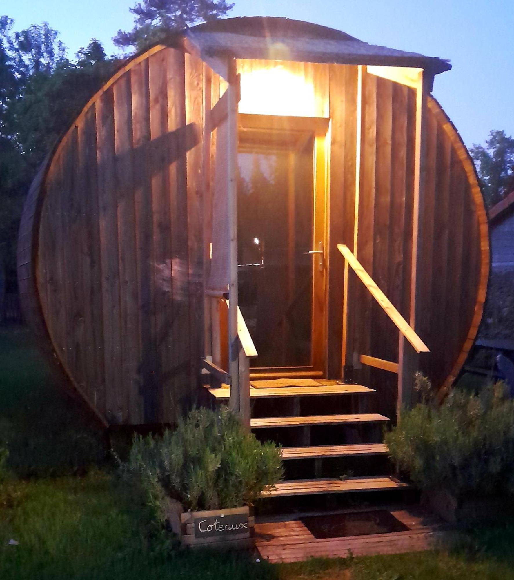 " Village Tonneaux De Tirpoil " Montilliers Exterior foto